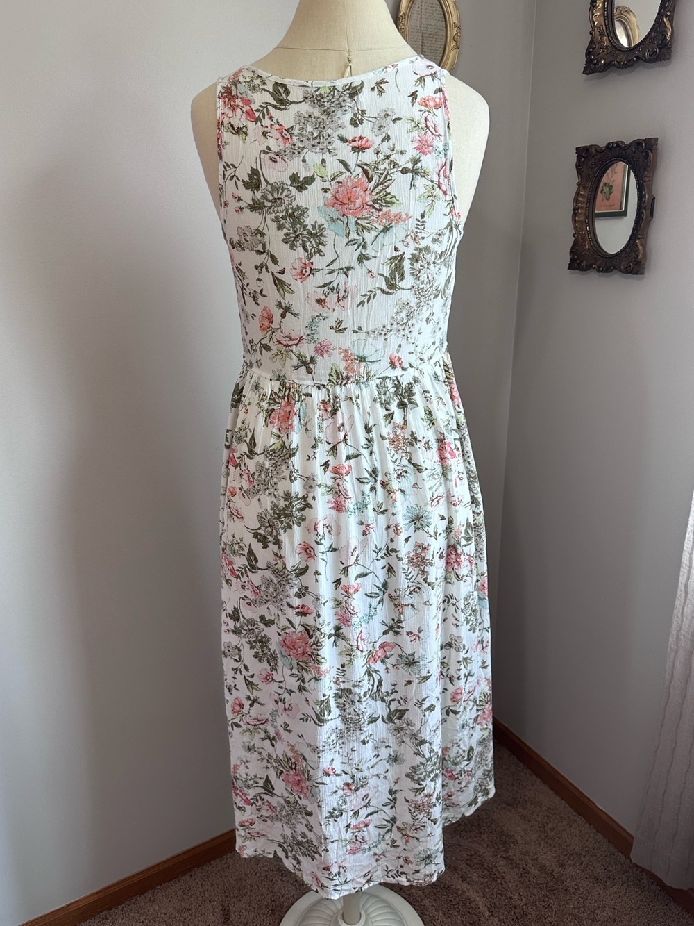 Frye Cream Floral Cottagecore Scoop-Neck Sleeveless Midi Dress with Pockets - Picture 6 of 7